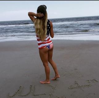 Brittany Mahomes feet photo thumbnail