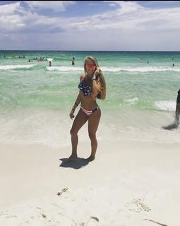 Brittany Mahomes feet photo thumbnail