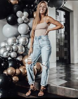 Brittany Mahomes feet photo thumbnail