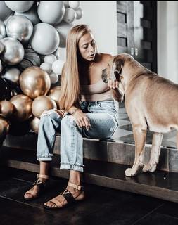 Brittany Mahomes feet photo thumbnail