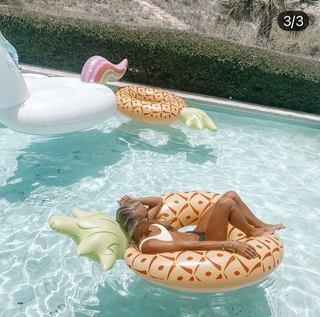 Brittany Mahomes feet photo thumbnail