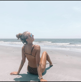 Brittany Mahomes feet photo thumbnail