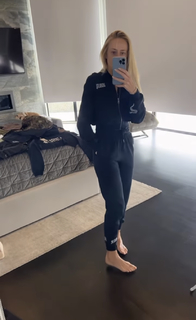 Brittany Mahomes feet photo thumbnail