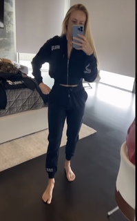 Brittany Mahomes feet photo thumbnail