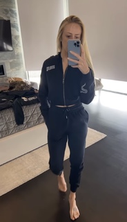 Brittany Mahomes feet photo thumbnail