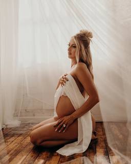 Brittany Mahomes feet photo thumbnail