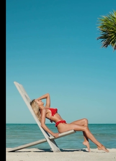 Brittany Mahomes feet photo thumbnail