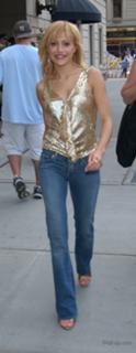 Brittany Murphy feet photo thumbnail