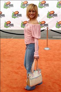 Brittany Murphy feet photo thumbnail