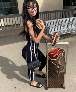 Brittany Renner feet photo thumbnail