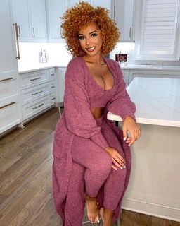 Brittany Renner feet photo thumbnail