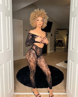 Brittany Renner feet photo thumbnail