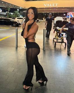 Brittany Renner feet photo thumbnail