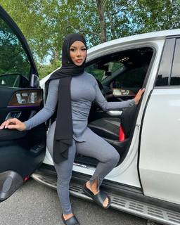 Brittany Renner feet photo thumbnail