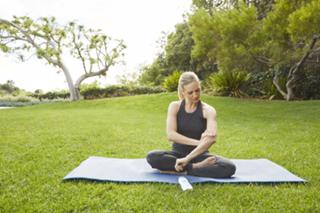 Brittany Snow feet photo thumbnail