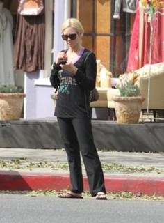 Brittany Snow feet photo thumbnail