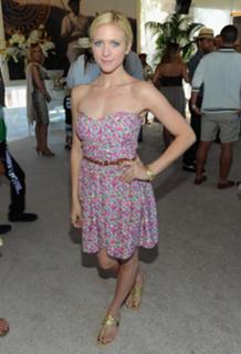 Brittany Snow feet photo thumbnail