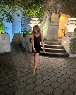 Brittany Snow feet photo thumbnail