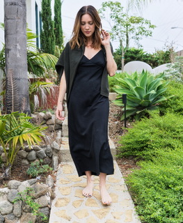 Brittany Snow feet photo thumbnail