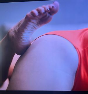 Brittany Snow feet photo thumbnail