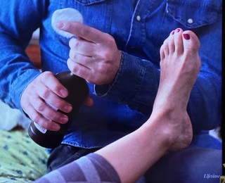Brittany Underwood feet photo 3