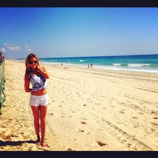 Brittney Palmer feet photo thumbnail