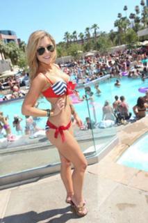 Brittney Palmer feet photo thumbnail