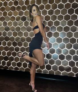 Brittney Palmer feet photo thumbnail