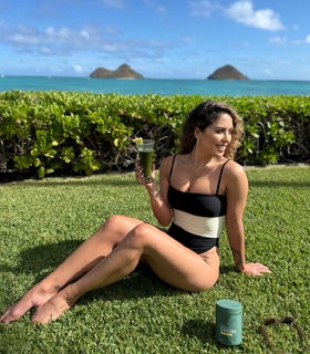 Brittney Palmer feet photo thumbnail