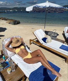 Brittney Palmer feet photo thumbnail