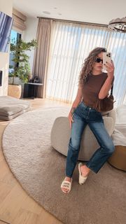 Brittney Palmer feet photo thumbnail