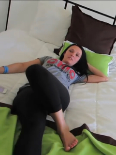 Brittney Smith feet photo thumbnail