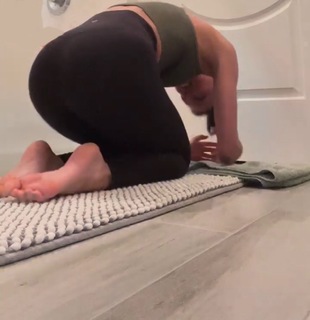 Brittney Smith feet photo thumbnail