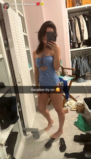 Brittney Smith feet photo thumbnail