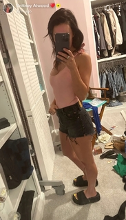 Brittney Smith feet photo thumbnail