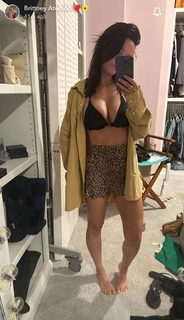 Brittney Smith feet photo thumbnail