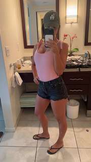 Brittney Smith feet photo thumbnail