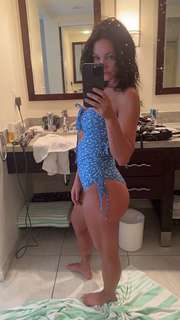 Brittney Smith feet photo thumbnail