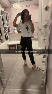 Brittney Smith feet photo thumbnail