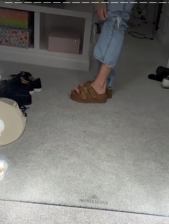 Brittney Smith feet photo thumbnail
