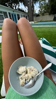 Brittney Smith feet photo thumbnail