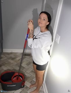 Brittney Smith feet photo thumbnail