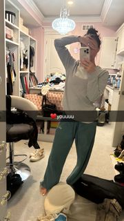 Brittney Smith feet photo thumbnail