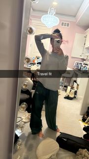 Brittney Smith feet photo thumbnail