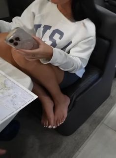 Brittney Smith feet photo thumbnail