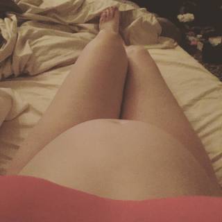 Brody Dalle feet photo 2