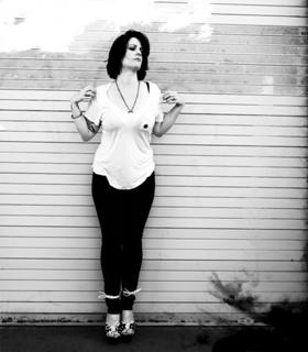 Brody Dalle feet photo 8