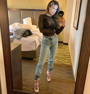 Brooke Adams feet photo thumbnail