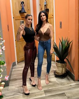 Brooke Adams feet photo thumbnail