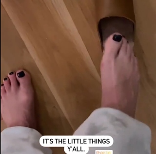 Brooke Baldwin feet photo thumbnail